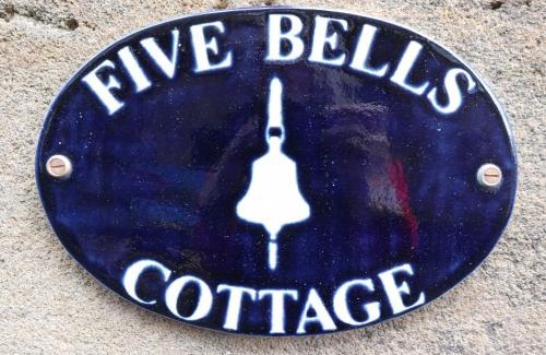 Alnmouth House | Cozy Five Bells Cottage: Family-Friendly 4-Star Retreat