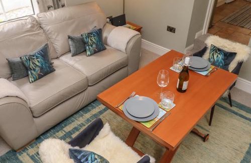 Alnmouth House | Cozy Five Bells Cottage: Family-Friendly 4-Star Retreat