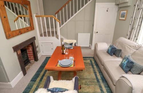 Alnmouth House | Cozy Five Bells Cottage: Family-Friendly 4-Star Retreat
