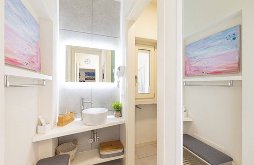 Colazza Apartment | Five minutes from Lake Maggiore elegant apartment WATER, pets allowed