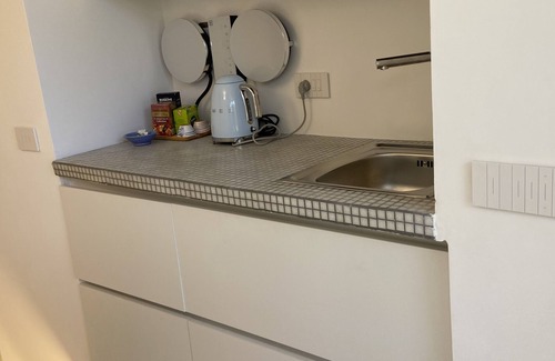 Licola Apartment | Relaxing Retreat: Steps from the Beach with Patio & Pergola