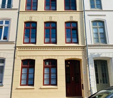 Old Town Apartment | Pet-Friendly FeWo Meeres Luft - 4-Star Stay Rated 9.2