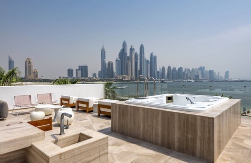 Palm Jumeirah Villa | Premium Five Palm Beach Villa with Ocean View & Private Pool