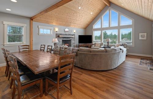 Westbrook Meadows House | Cozy Five Peaks Home with Hot Tub & Pet-Friendly Vibe