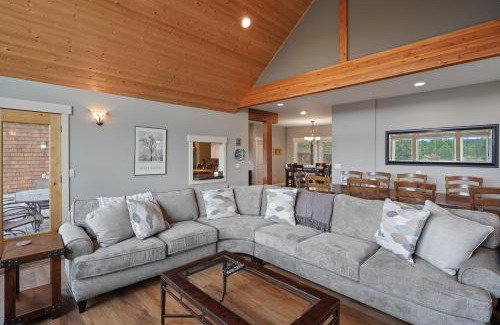 Westbrook Meadows House | Cozy Five Peaks Home with Hot Tub & Pet-Friendly Vibe