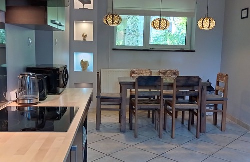 Srodmiescie Apartment | Family-Friendly Apartment with Garden by Szczytnicki Park