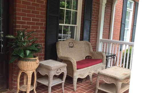 Athens House | Unforgettable Stay at Five Points with Pool and Spa Access