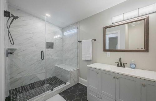 Athens House | Cozy Five Points Mill House with Firepit & Breakfast