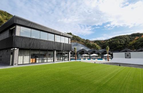 Shirahama Hotel | Experience Five Spring Resort in Shirahama with Pools & Spas