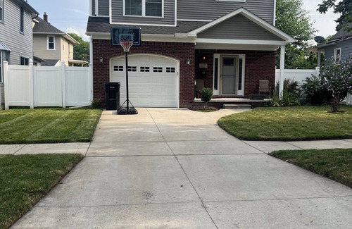 Wyandotte House | Five star 3 bedroom newly constructed home with pool table sleeps 8