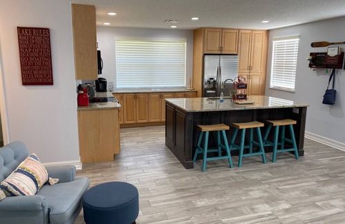 Odessa House | Top-Rated Lakefront Oasis Near Tampa & Gulf Beaches