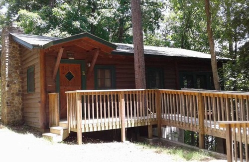 Hot Springs Cabin | Exceptional FIVE POINTS Lake Hamilton Cabin with Full Kitchen