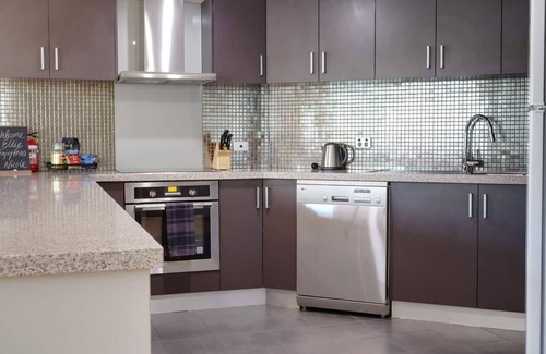 Fremantle Apartment | Relaxing 2-Bedroom Apartment in Fremantle with Breakfast