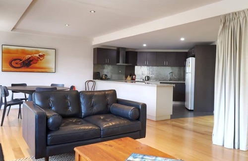 Fremantle Apartment | Relaxing 2-Bedroom Apartment in Fremantle with Breakfast