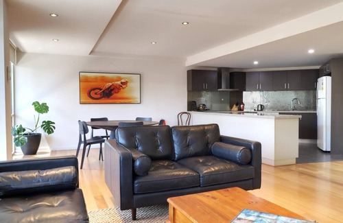 Fremantle Apartment | Relaxing 2-Bedroom Apartment in Fremantle with Breakfast