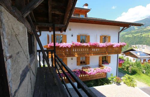 Rifiano Apartment | Fixlhof: Guest Rated 9/10, Pet & Child Friendly Stay