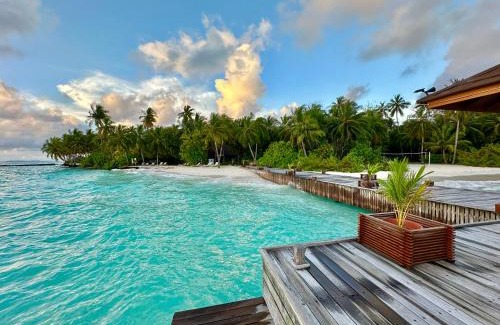 Mandhoo Resort | Fiyavalhu Resort Maldives: Beachfront Bliss & Family-Friendly Fun