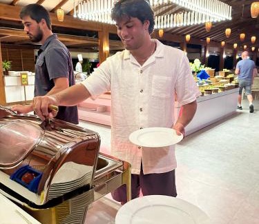 Mandhoo Resort | Fiyavalhu Resort Maldives: Beachfront Bliss & Family-Friendly Fun