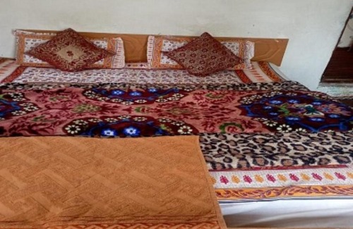 Laripora House | Family-Friendly Fiza Guest House in Scenic Pahalgam