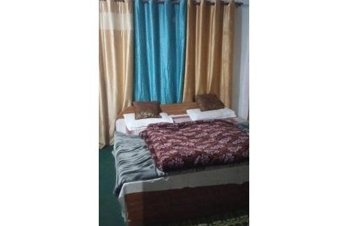 Laripora House | Family-Friendly Fiza Guest House in Scenic Pahalgam