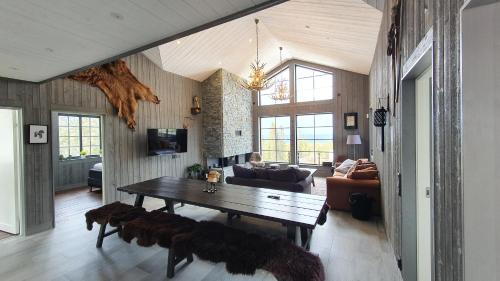 Salen Cabin | Experience Fjällhem: Pet-Friendly Retreat with Hot Tub