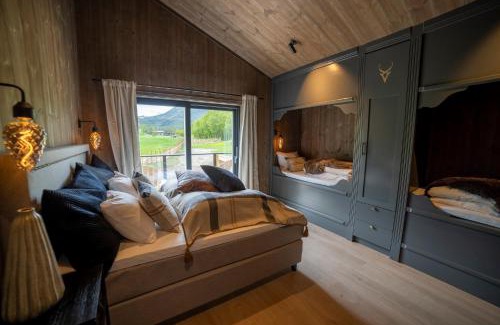 Skjaak House | Experience Fjelleventyret Gårdsovernatting with Hot Tub & Breakfast