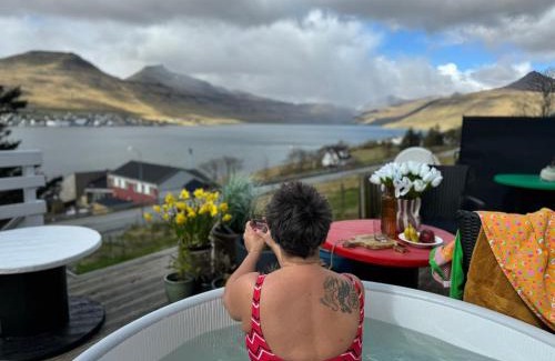 Faroe Islands House | Cozy Fjordcottage: Family-Friendly Retreat with Dining