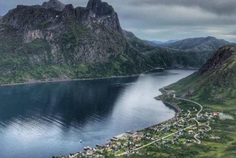 Botnhamn Apartment | Guest Favorite: Fjordgård Leilighet A with Family Amenities