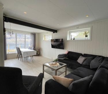 Botnhamn House | Experience Fjordgård Mountain with Oceanfront Views