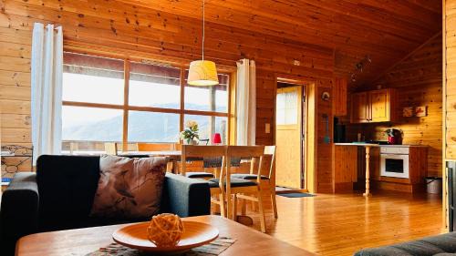 Kvinnherad House | Fjordhytte-2: Family-Friendly Retreat in Nature's Embrace