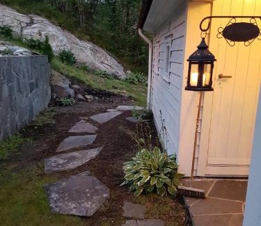 Jondal House | Fjordhytte-35: Pet-Friendly Retreat with 9/10 Guest Rating