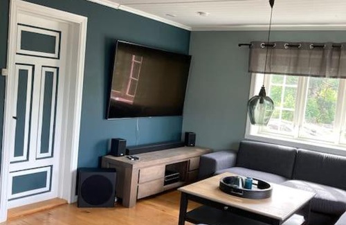Arendal House | Flåklypa: Scenic Oceanfront Retreat with Jacuzzi Access