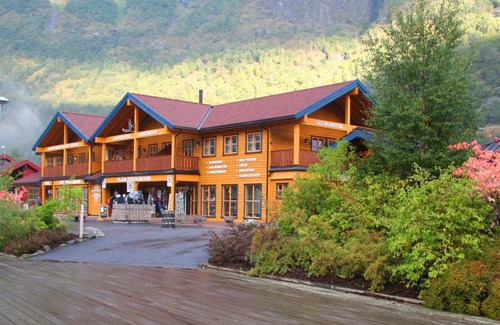 Flåm Apartment | Experience Family-Friendly Comfort at Flåm Ferdaminne