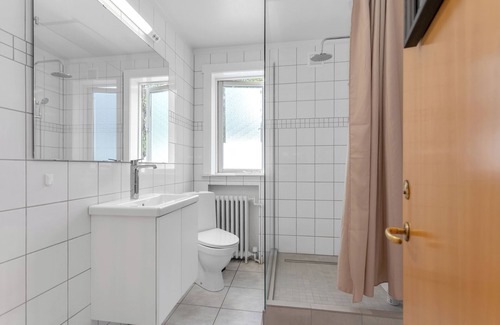 Norðurmyri House | Discover Flóki Guesthouse: Family-Friendly with Kitchen Access