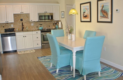 Bradenton Beach Apartment | Beachside Retreat Steps from the Gulf of Mexico - 10/10 Rated