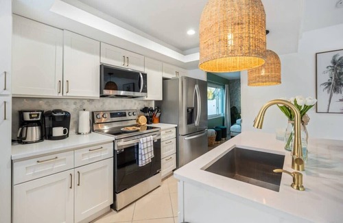 Del Prado House | Ultimate Family Fun: Heated Pool, Mini Golf & Game Room