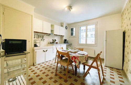 Secteur 1 Apartment | Discover The Harmony of Eras - Pet Friendly & Family Joy