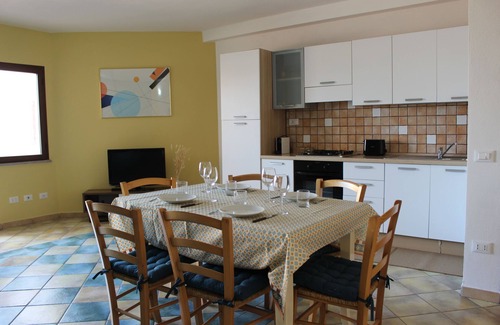 La Muddizza Condo | Pet-Friendly Flat 4 with Oceanfront Views & Breakfast