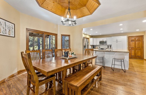 Flagstaff Cabin | Relaxing Country Club Getaway at Burning Tree - Pet Friendly!