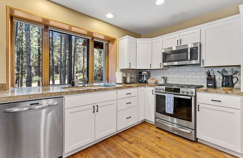 Flagstaff Cabin | Relaxing Country Club Getaway at Burning Tree - Pet Friendly!