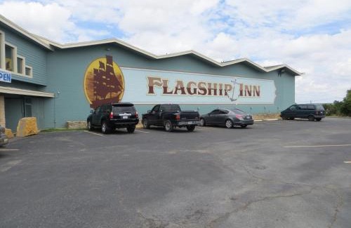 Lake Brownwood Hotel | Pet-Friendly Getaway at Flagship Inn with Pool Access