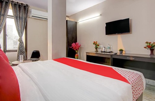 Sainik Farm Hotel | Family-Friendly Flagship Manya Residency Near DLF Avenue