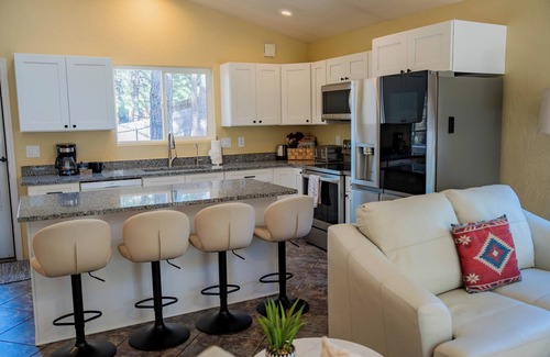 Ponderosa Trails House | Flagstaff 4BR Forest Retreat | Walk to Trails & NAU