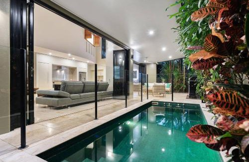Port Douglas Villa | Experience Flagstaff Pavilion - Your Tropical Oasis Awaits