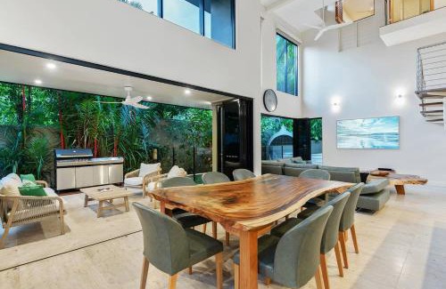 Port Douglas Villa | Experience Flagstaff Pavilion - Your Tropical Oasis Awaits