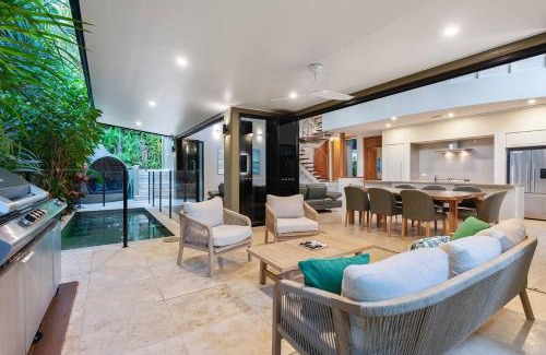 Port Douglas Villa | Experience Flagstaff Pavilion - Your Tropical Oasis Awaits