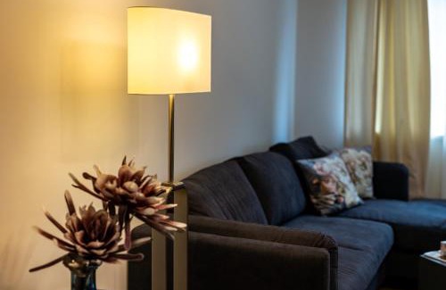 Grinzing Apartment | Explore Flaka's Apartment: Family-Friendly Stay with Dining