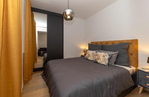 Grinzing Apartment | Explore Flaka's Apartment: Family-Friendly Stay with Dining