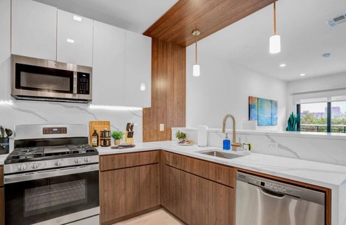 Newark Apartment | Vibrant 1BR Retreat Near EWR with Free Parking & Gym