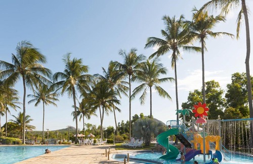 Amarelos Hotel | Vibrant Flamboyant Hotel & Convention: Poolside Relaxation Awaits